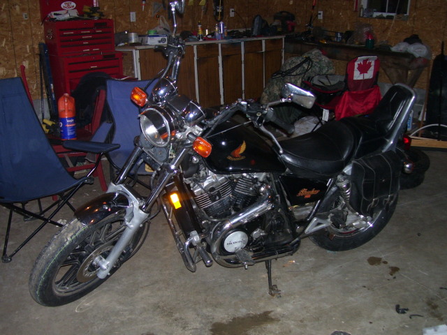 Motorcycle Repair: 1984 vt750 honda shadow, regulator problems, loose plug