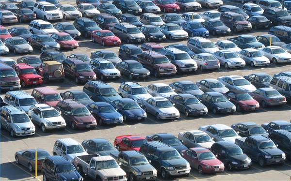 How to Start a Bidding War While New Car Shopping