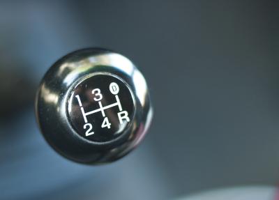 Pros and Cons of a Manual Transmission (with Pictures)