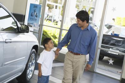 How to Design a Car Showroom (with Pictures)