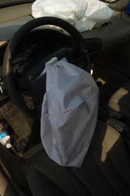 Pros and Cons of Having Airbags