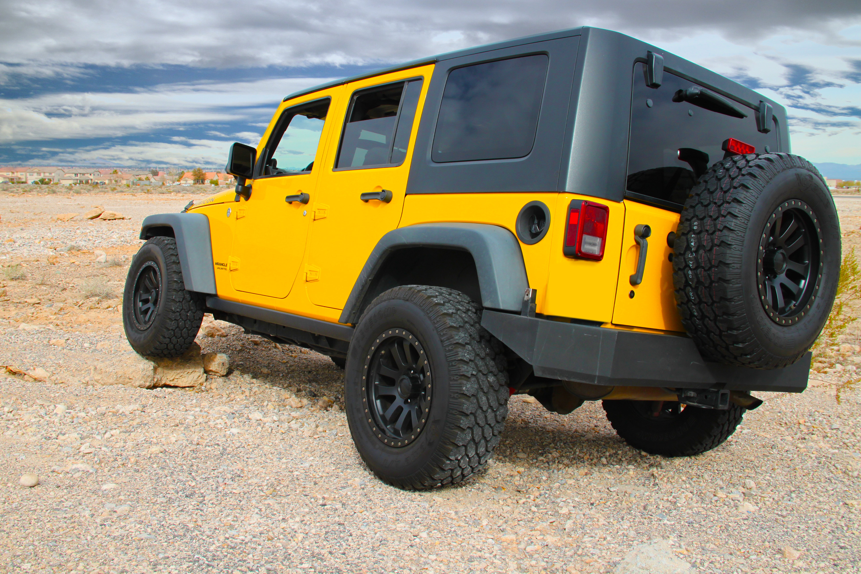 How to Shift to 4WD in a Jeep (with Pictures)