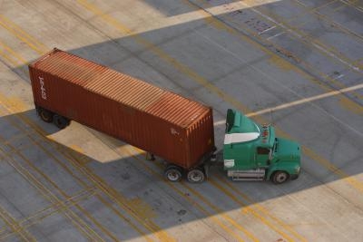 How to Turn a Right Hand Corner in a Tractor Trailer Semi Truck