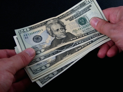 How to Accept a Partial Payment for a Car