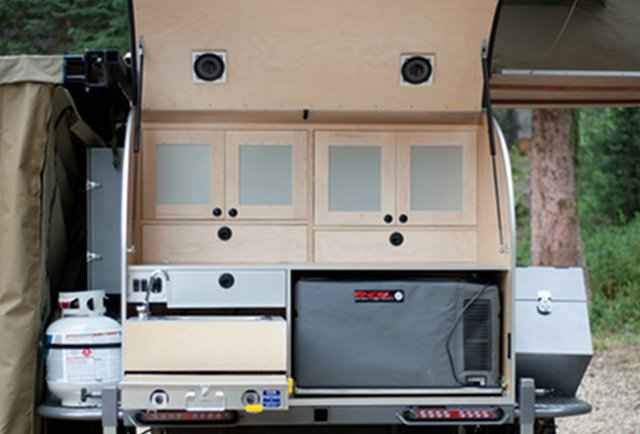 speakers & kitchen