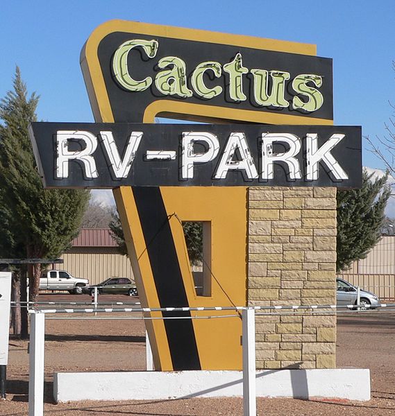 569px-Cactus_RV_Park_(Tucumcari,_NM)_sign_from_W