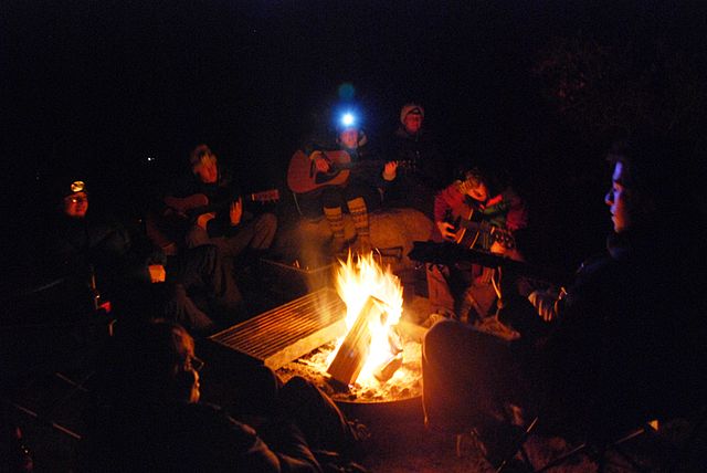 640px-Joshua_Tree_-_Campfire_1