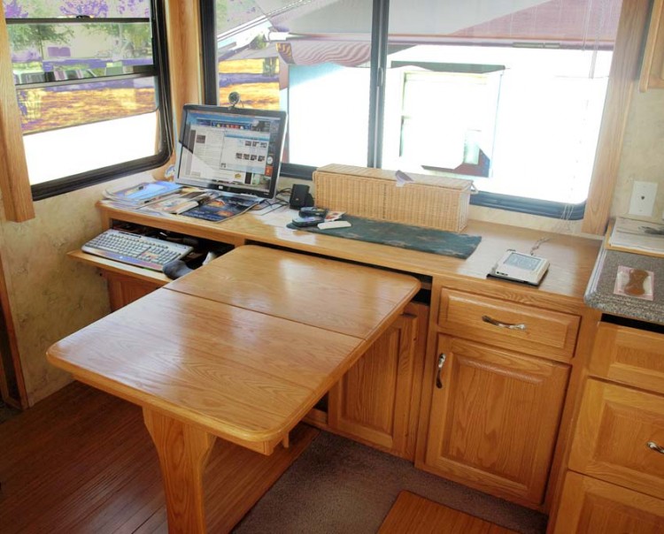 Desk_Dining Table