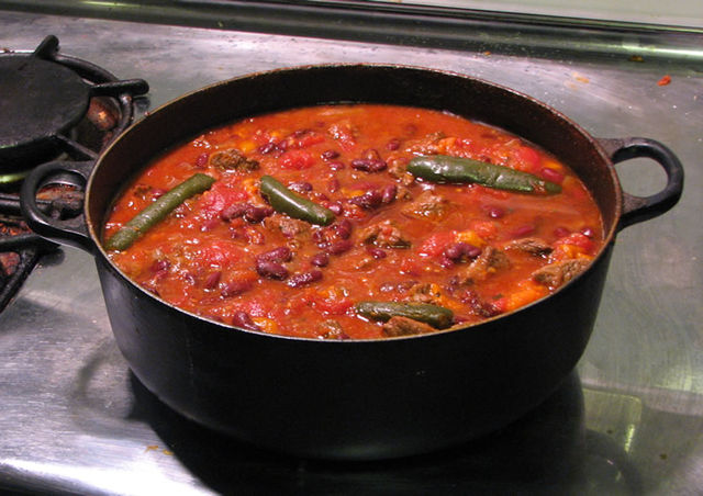 640px-Pot-o-chili