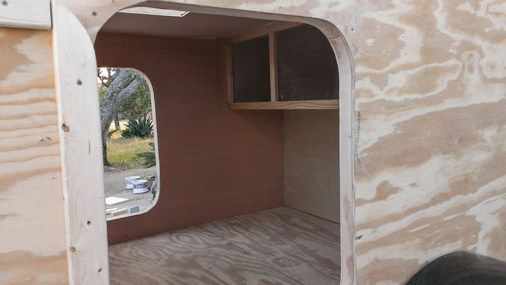 Some-cubby-storage-boxes-above-the-bed