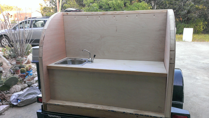 The-camper-has-a-traditional-tear-drop-layout-with-a-rear-kitchen