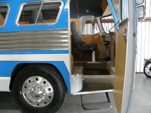 49-flxible-clipper-bus-motorhome-conversion-for-sale-002-600x450