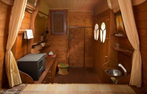 dipa-vasudeva-das-work-van-to-tiny-cabin-conversion-diy-motorhome-004-600x384