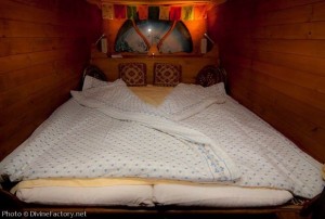dipa-vasudeva-das-work-van-to-tiny-cabin-conversion-diy-motorhome-0011-600x404
