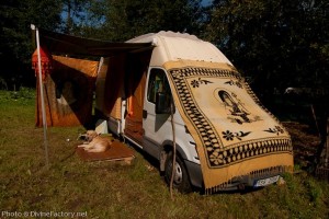 dipa-vasudeva-das-work-van-to-tiny-cabin-conversion-diy-motorhome-0020-600x400