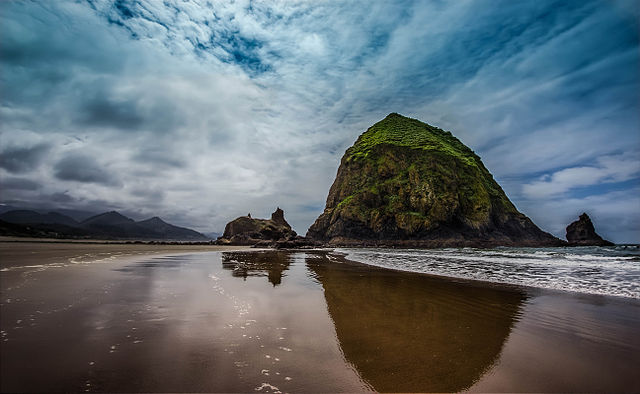 640px-Haystack_Rock_Oregon