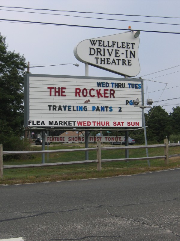 Wellfleet_drive_in_theater_entrance