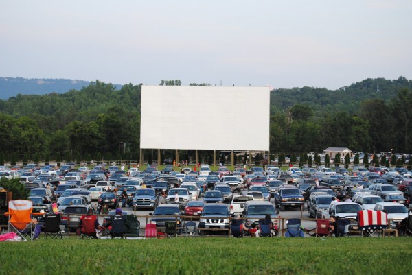 wilderness-outdoor-movie-theater-4f85f2d846d09d6530000015