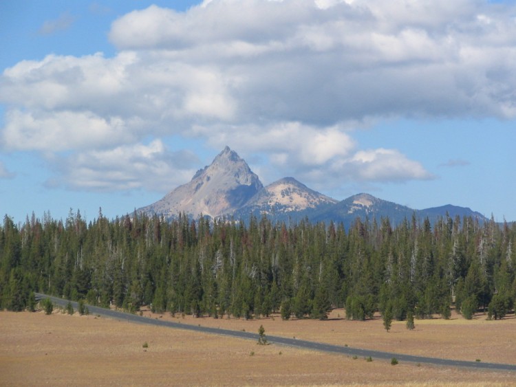 Mt_Thielsen_from_Pumice_Desert