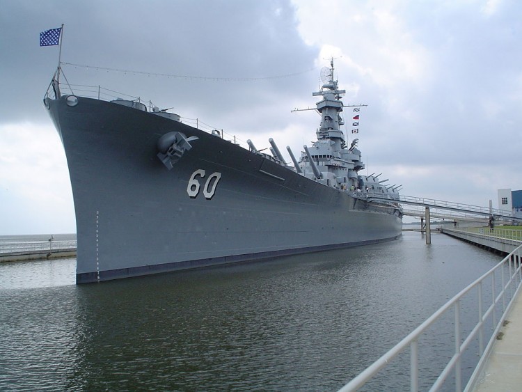 1024px-USS_Alabama_Mobile,_Alabama_002
