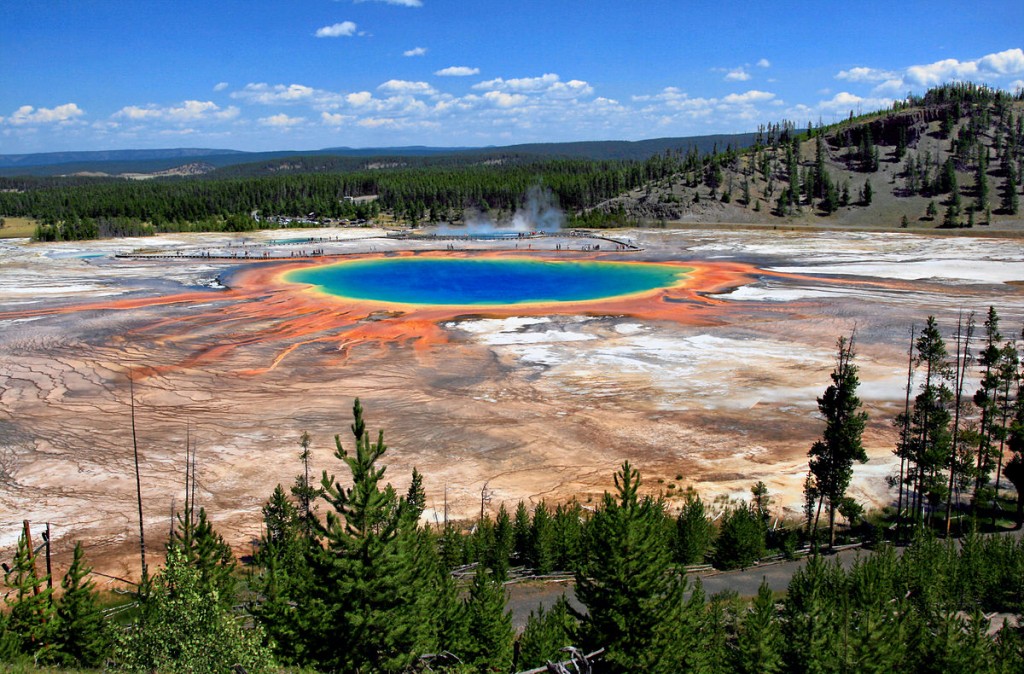 1200px-Grand_Prismatic_Spring_and_Midway_Geyser_Basin_from_above