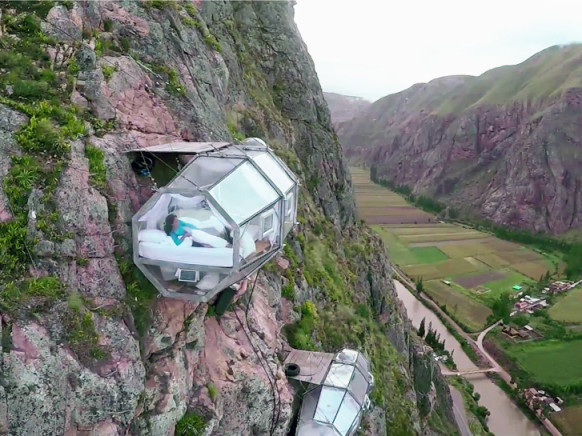 1skylodge-adventure-suites-natura-vive-glass-pods-peru-designboom-01-582x436