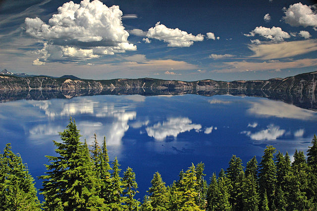 640px-Crater_Lake_National_Park_Oregon