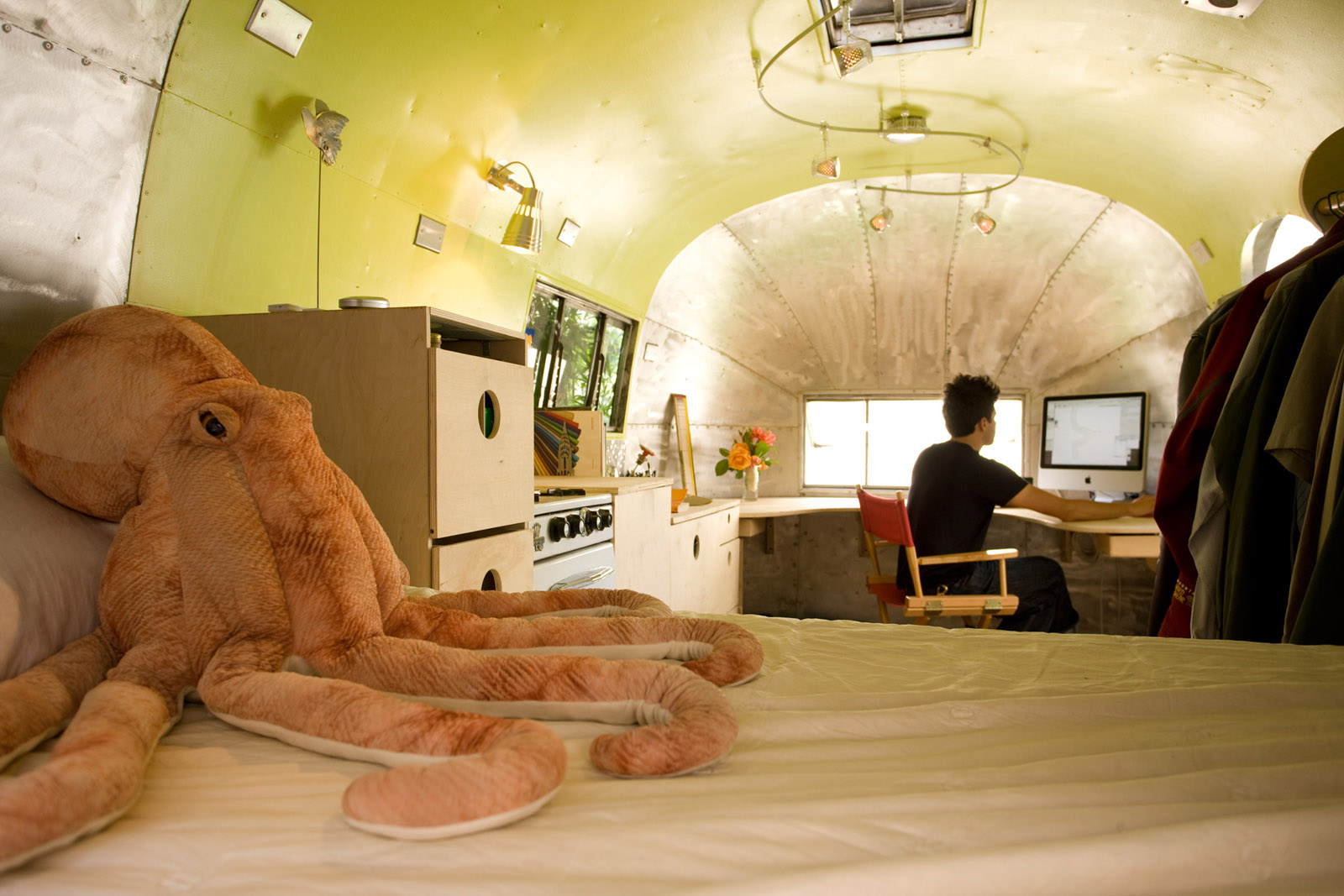 airstream-andreas-stavroupolos-octopus-bed