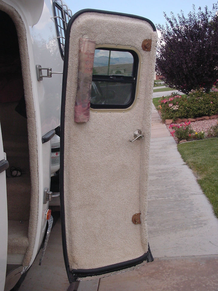 Carpeted-interior-in-a-Scamp-trailer