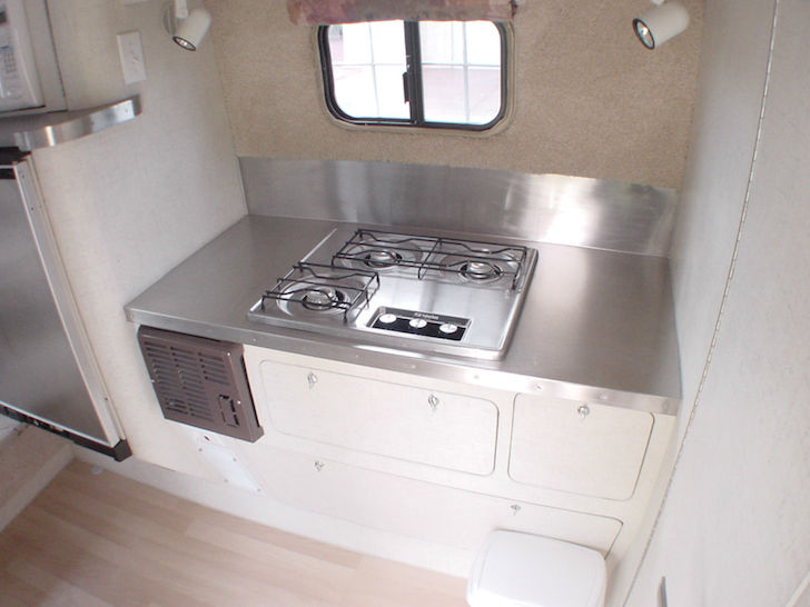Stainless-steel-sink-and-lots-of-countertop-space-in-the-kitchen