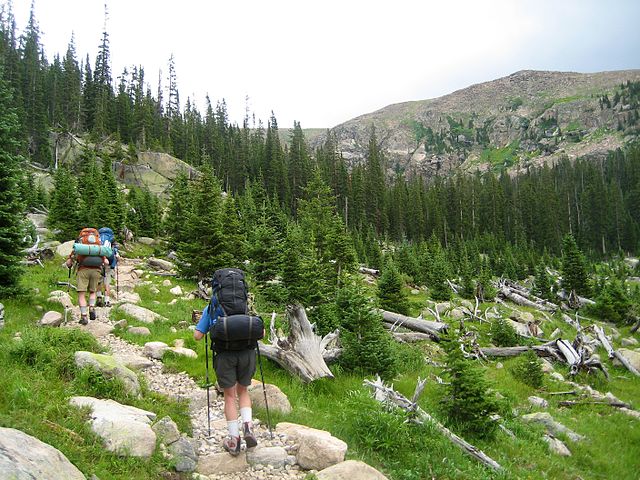 640px-Hikers_on_the_North_Inlet_Trail