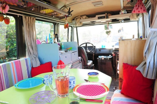 surf-bus-cozy-camper-van-004-600x397