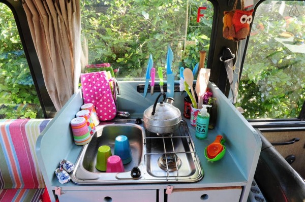 surf-bus-cozy-camper-van-006-600x398