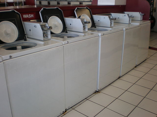 640px-GE_2_Speed_Commercial_Washers