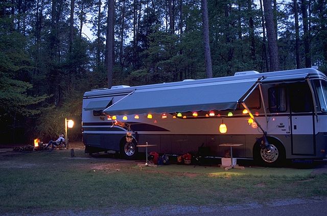 640px-RV_Camper_at_North_Toledo_Bend_State_Park