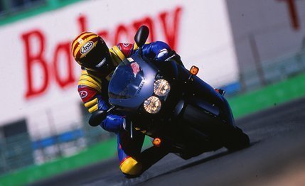 Dodge Viper GTS vs. Yamaha YZF1000R