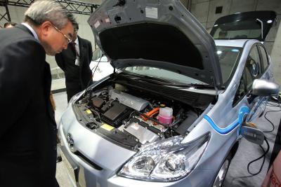 What Macro Environmental Factors Affected the Introduction & Relaunch of the Toyota Prius?