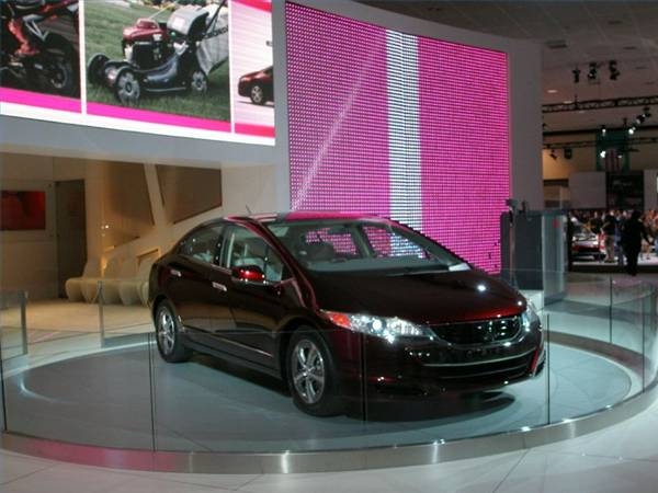 How Do Fuel Cell Powered Cars Work?