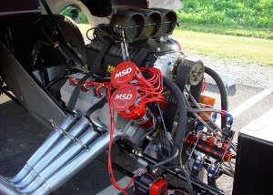 Differences Between Top Fuel & Alcohol Dragsters