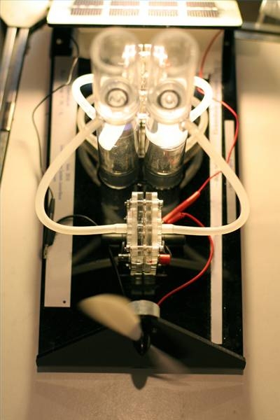 How Does a Hydrogen Fuel Cell Work?