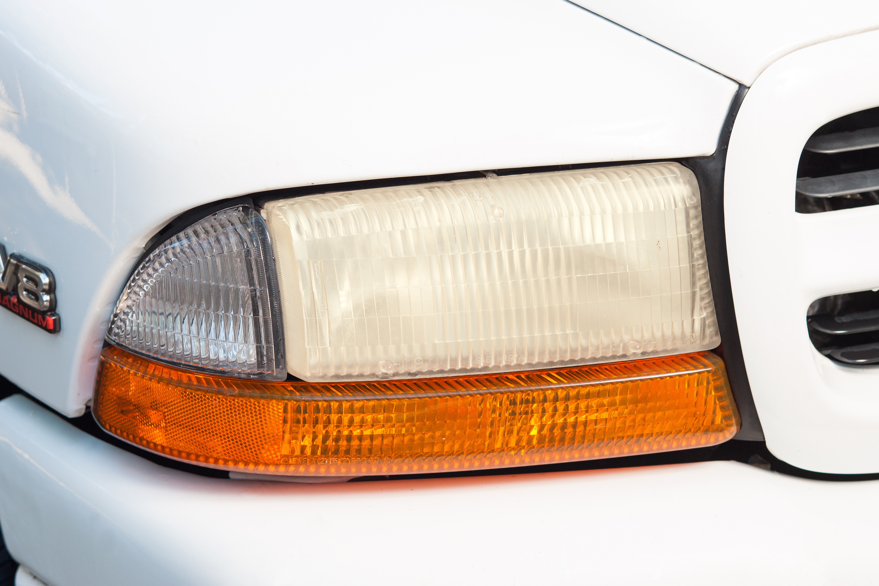How to Clean A Faded Plastic Headlight Lens (with Pictures)