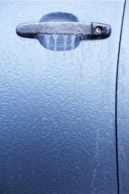 How to Use Antifreeze to Unfrost a Car Window