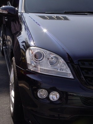 How to Clean the Headlights of a E320 Mercedes