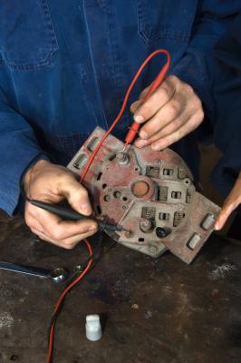 How to Test a Car Fuse Box for a Current