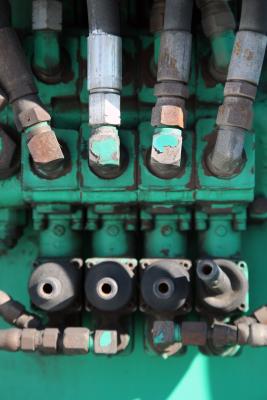 How to Bleed Air in a Gas Line