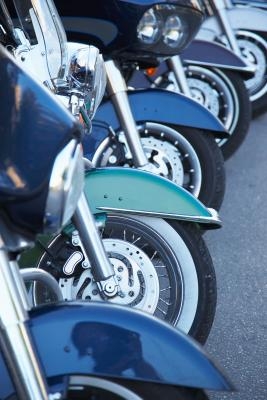 The Torque Specifications for the Rear Wheel Axle on a 2001 Softail