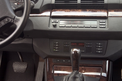 How to Remove the Dash From a Pontiac