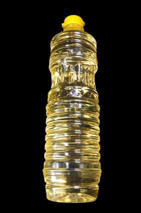 How to Make an Oil Extractor Out of a Water Bottle