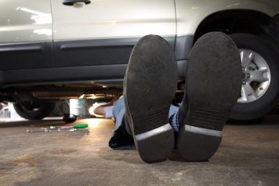 How to Replace the Fuel Pump on the Ford Contour