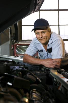 How to Replace a Fuel Filter in a 1999 Ford Escort
